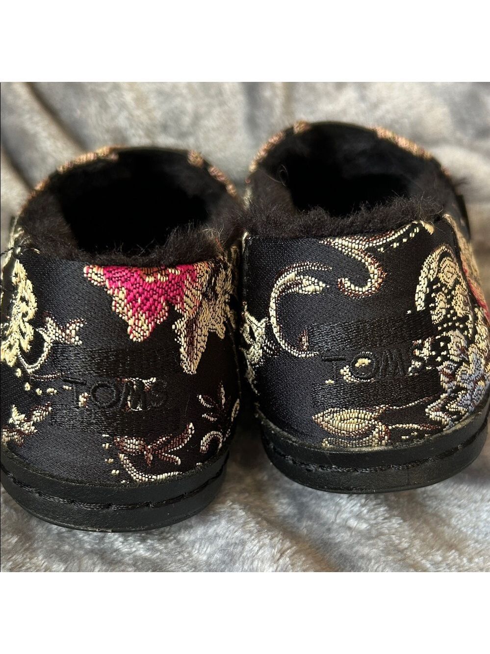 TOMS Women's Black and Gold Patterned Loafers with Faux Fur Lining size 5.5W - Picture 6 of 8